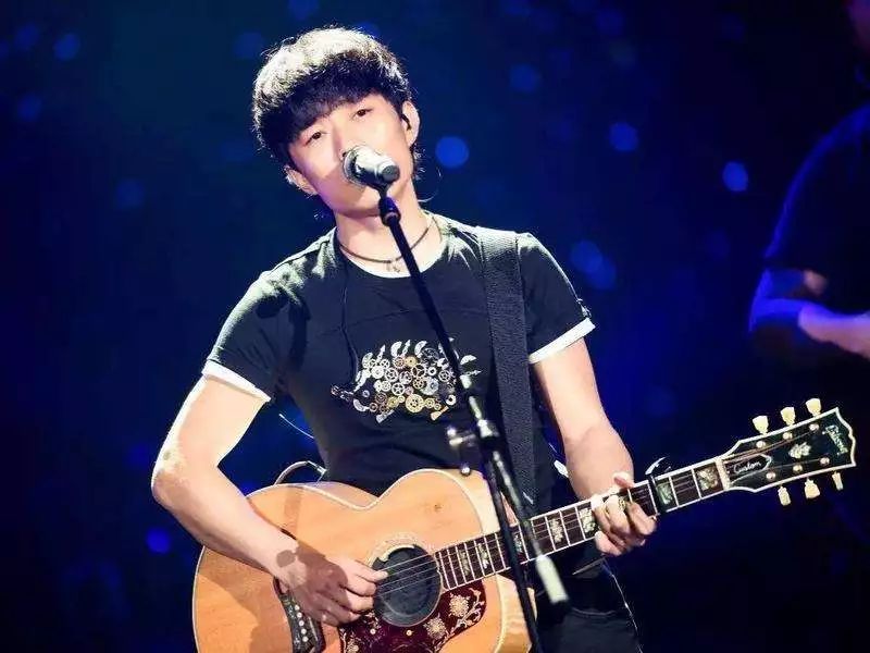 張地現場創作歌曲,音樂、友情與家的溫馨故事