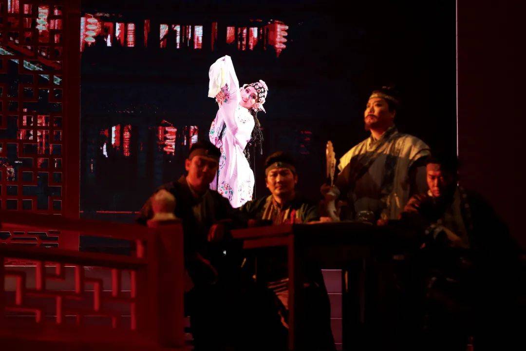 張地現場創作歌曲,音樂、友情與家的溫馨故事