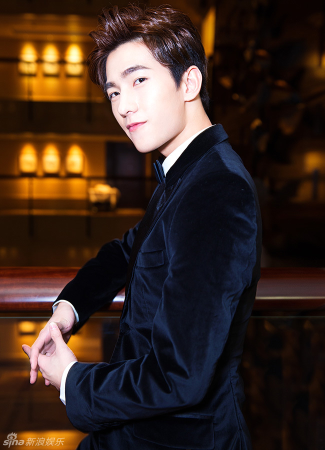 楊洋最新時尚寫真,時代之星光芒四溢