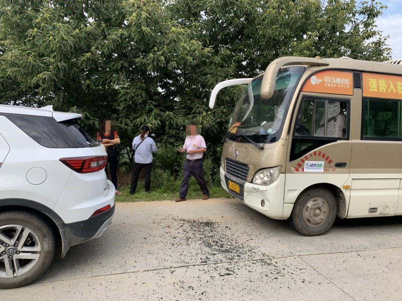 麻城交通事故背后的故事，揭秘現場與小巷特色小店的奇遇