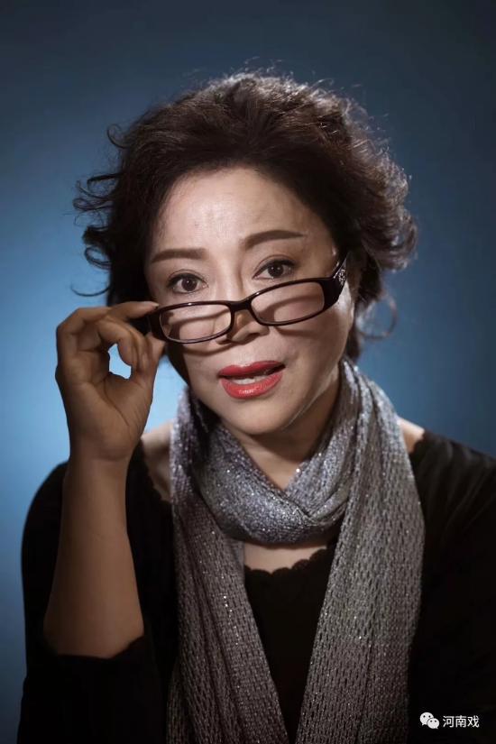 演員喳喳，舞臺(tái)到人生的蛻變——自信與成就的力量之源