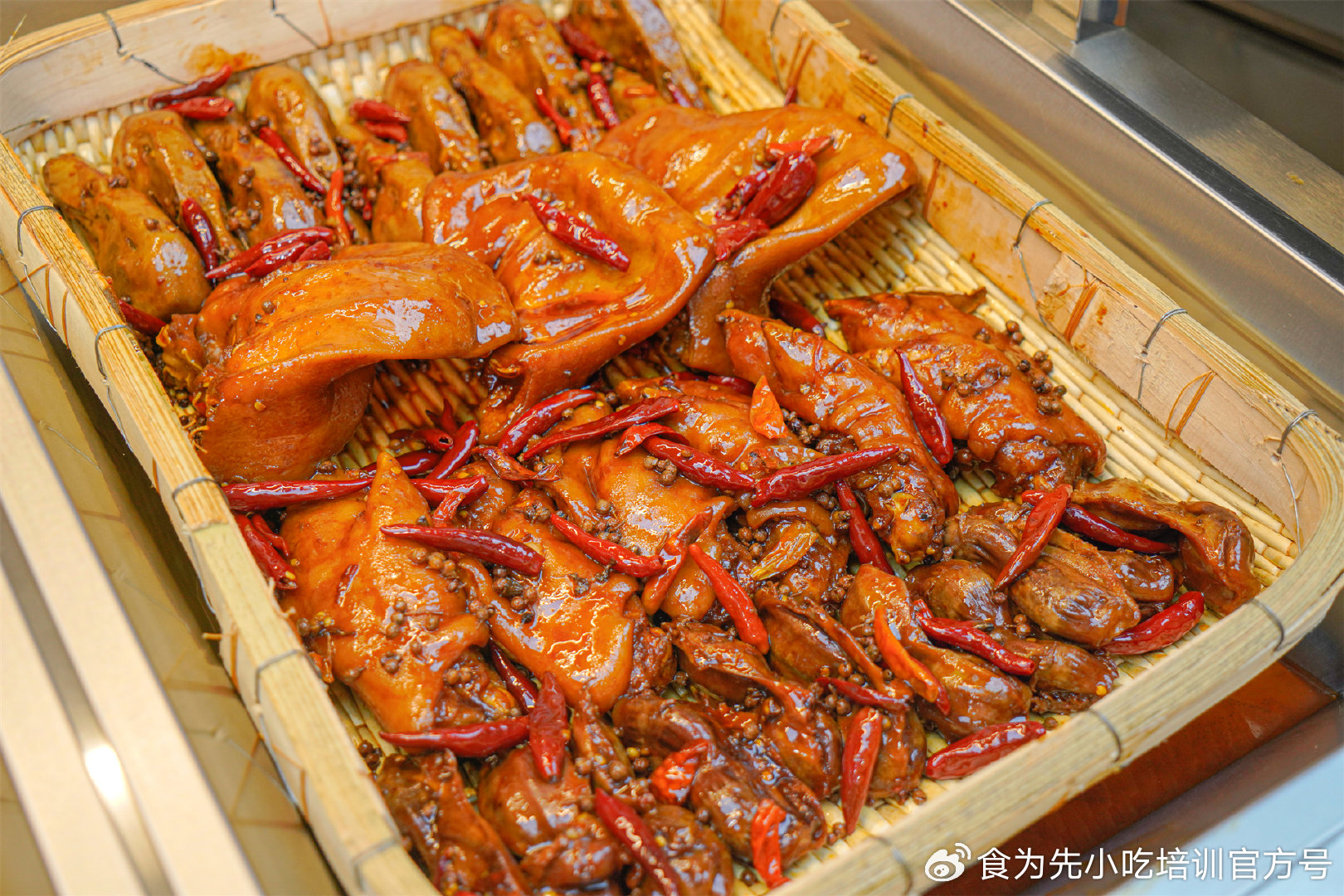 揭秘2025年最火爆小吃背后的故事與深遠影響