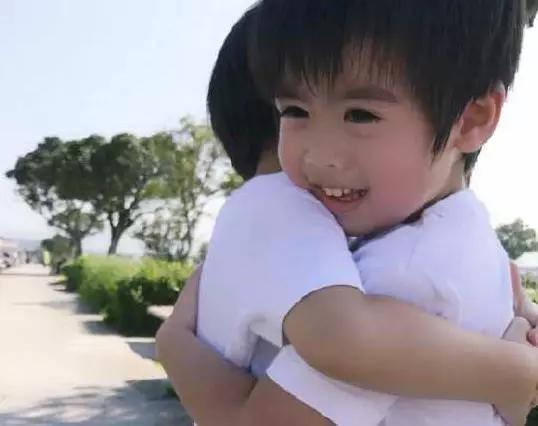 林志穎雙胞胎萌寶成長記,歲月靜好,近照展現成長風采