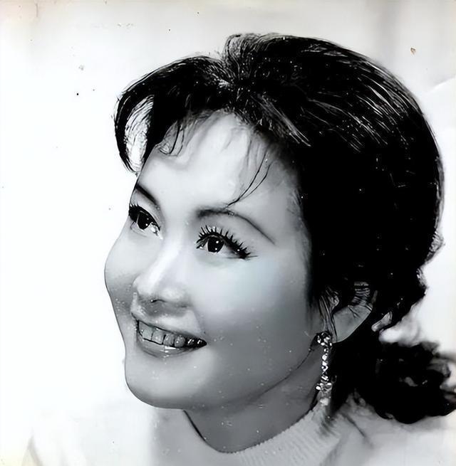 2025年度熱門網(wǎng)名精選,個性展示與社交資本的網(wǎng)絡(luò)身份探討