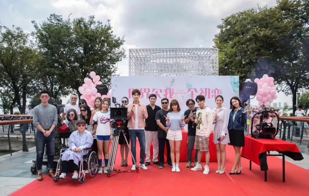 白鹿戀情與科技新品，引領潮流，體驗未來戀情之旅