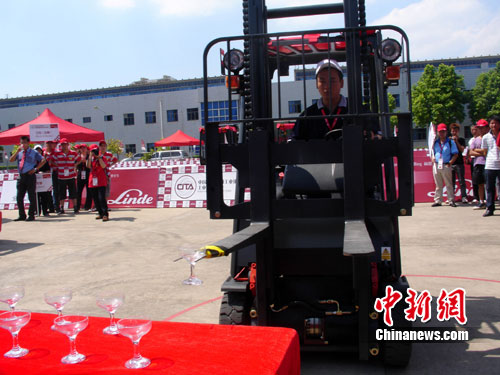 叉車比賽視頻，賽場上的友情與激情展現！