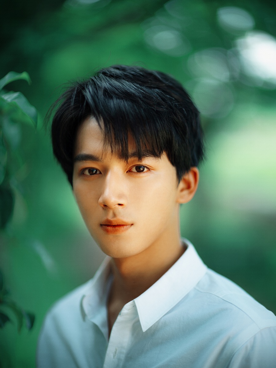 新人明星的璀璨日常，友情、夢想與愛的力量閃耀舞臺