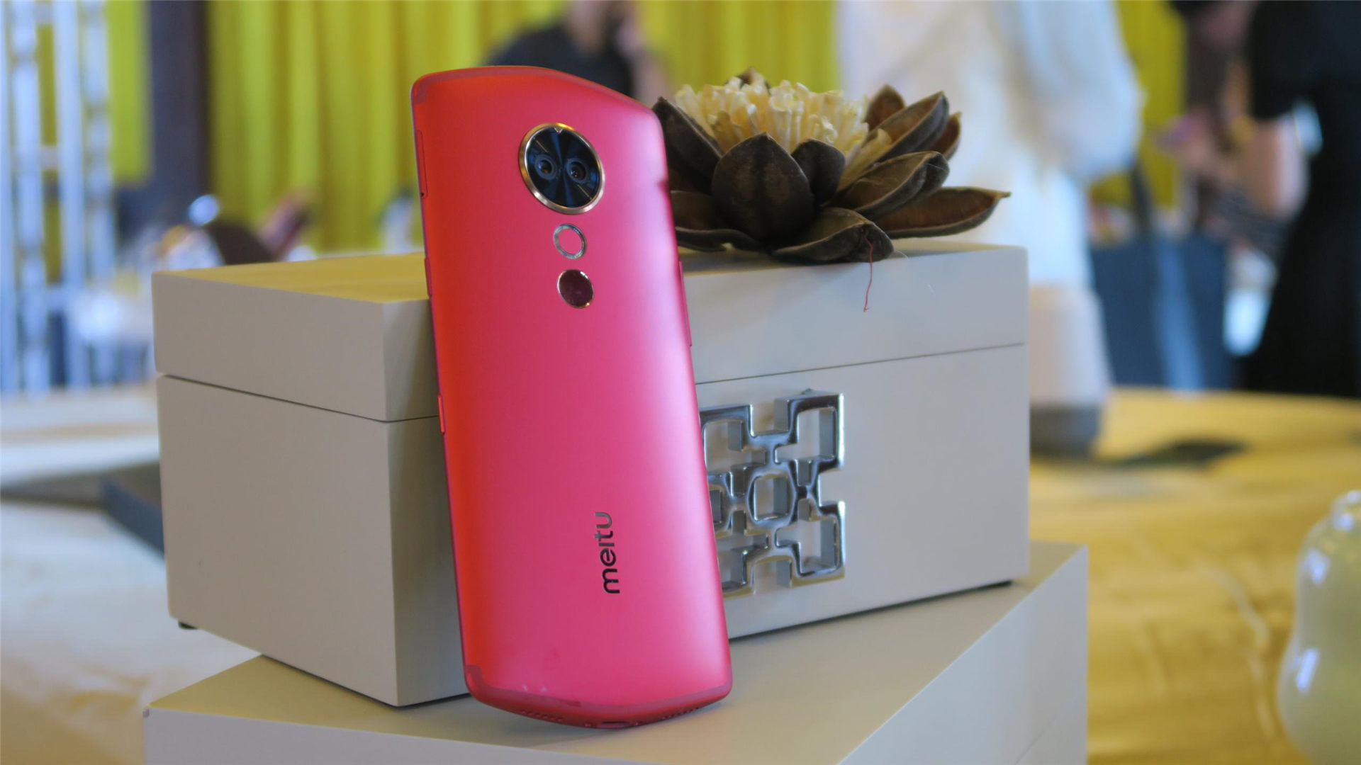 美圖最新手機款，科技與美學的巔峰融合