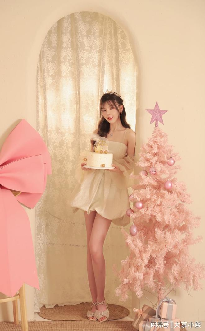 演員楊瑩,小巷深處的魅力與美食探索