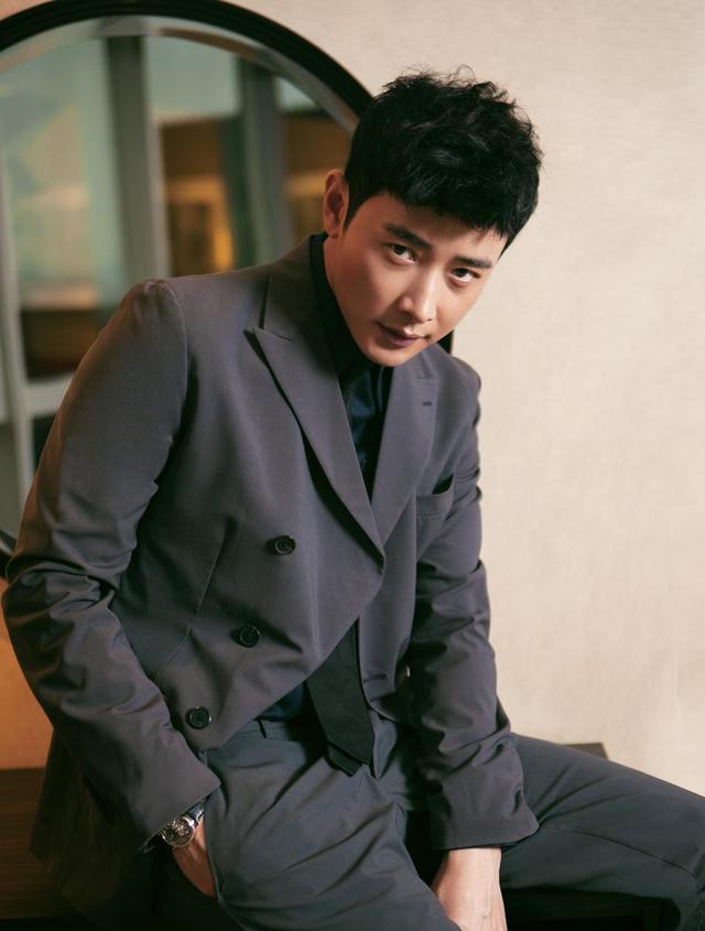 羅晉近期陽光帥氣照片展現魅力四溢的演員風采