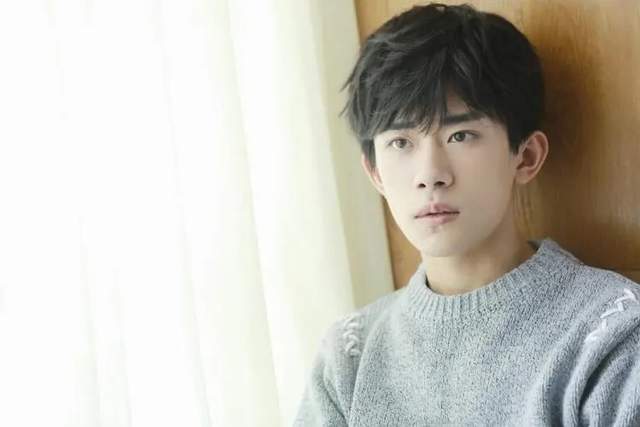 易烊千璽最新帥氣照片，時尚魅力與多元風格的聚焦展現