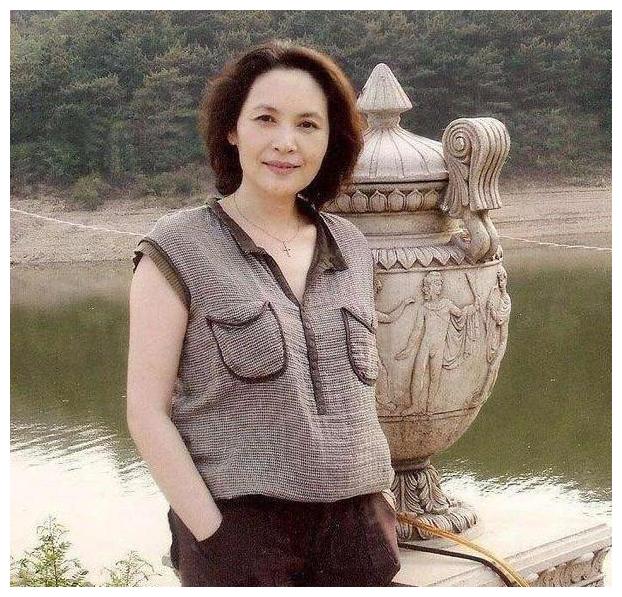 演員李秀明現狀,探尋小巷中的隱藏瑰寶與現狀揭秘