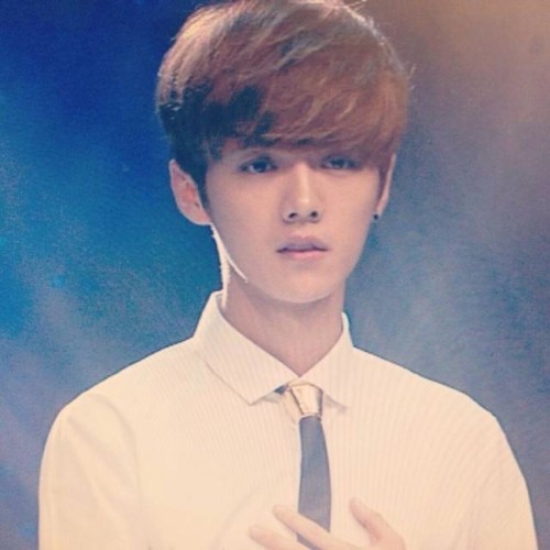 鹿晗2025年最新七月行程揭秘，偶遇小巷驚喜小店