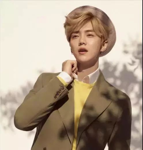 鹿晗2025年最新七月行程揭秘,偶遇小巷驚喜小店