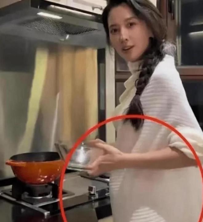 汪峰與章子怡小巷深處的最新驚喜發現。