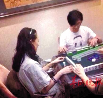 汪峰與章子怡小巷深處的最新驚喜發現。