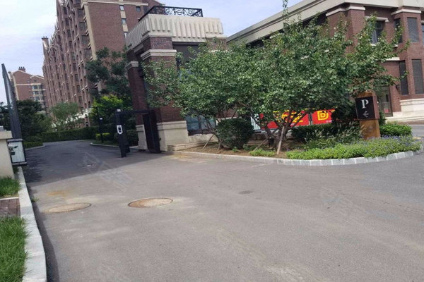 海梓府漏水緊急修復進行中，最新進展速覽！