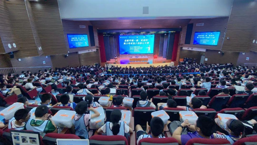 渦陽四中女孩引領科技新潮,最新消息與高科技產品探秘