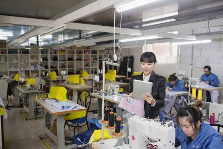 廣州制衣廠急聘燙工，燙衣技術展現你的才華！