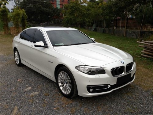 寶馬525最新價格揭秘，小巷深處的豪華座駕