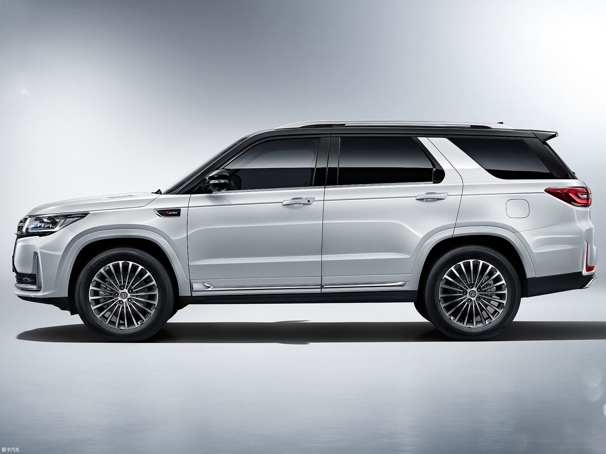 長安CS95最新款,駛向自然,探尋內心寧靜