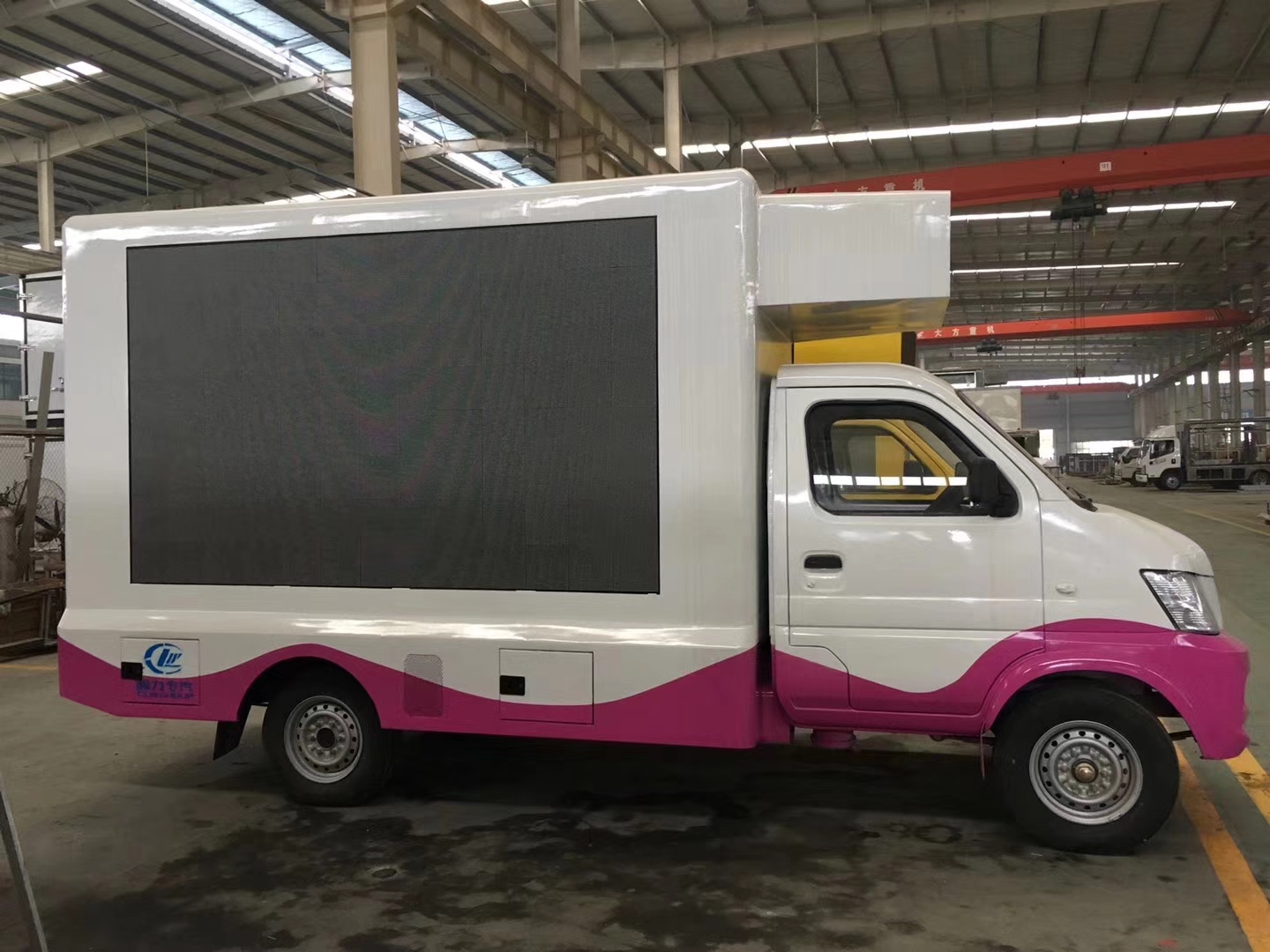 最新廣告車，駛向成功的自信成就之旅