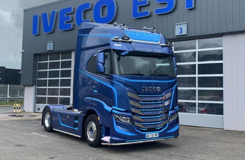 科技巨擘重塑未來(lái)貨運(yùn)體驗(yàn)，最新重卡引領(lǐng)風(fēng)潮