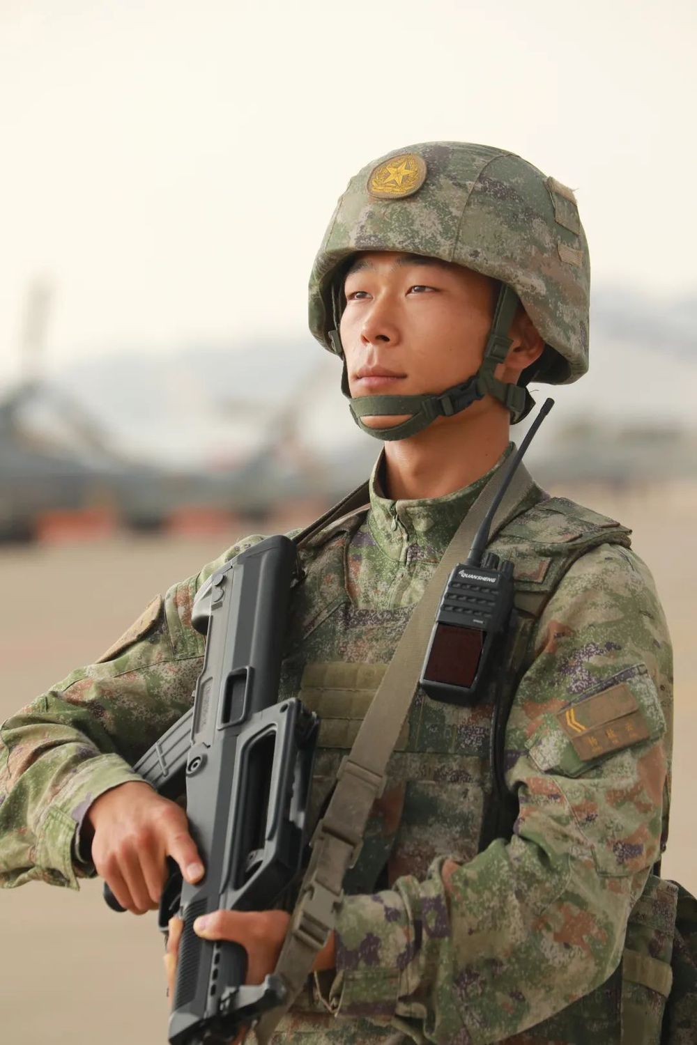 『最新軍裝揭秘,潮流與威嚴并存』