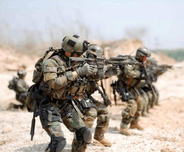 兵王洛天最新章節揭秘，小巷神秘寶藏與特色小店的奇遇