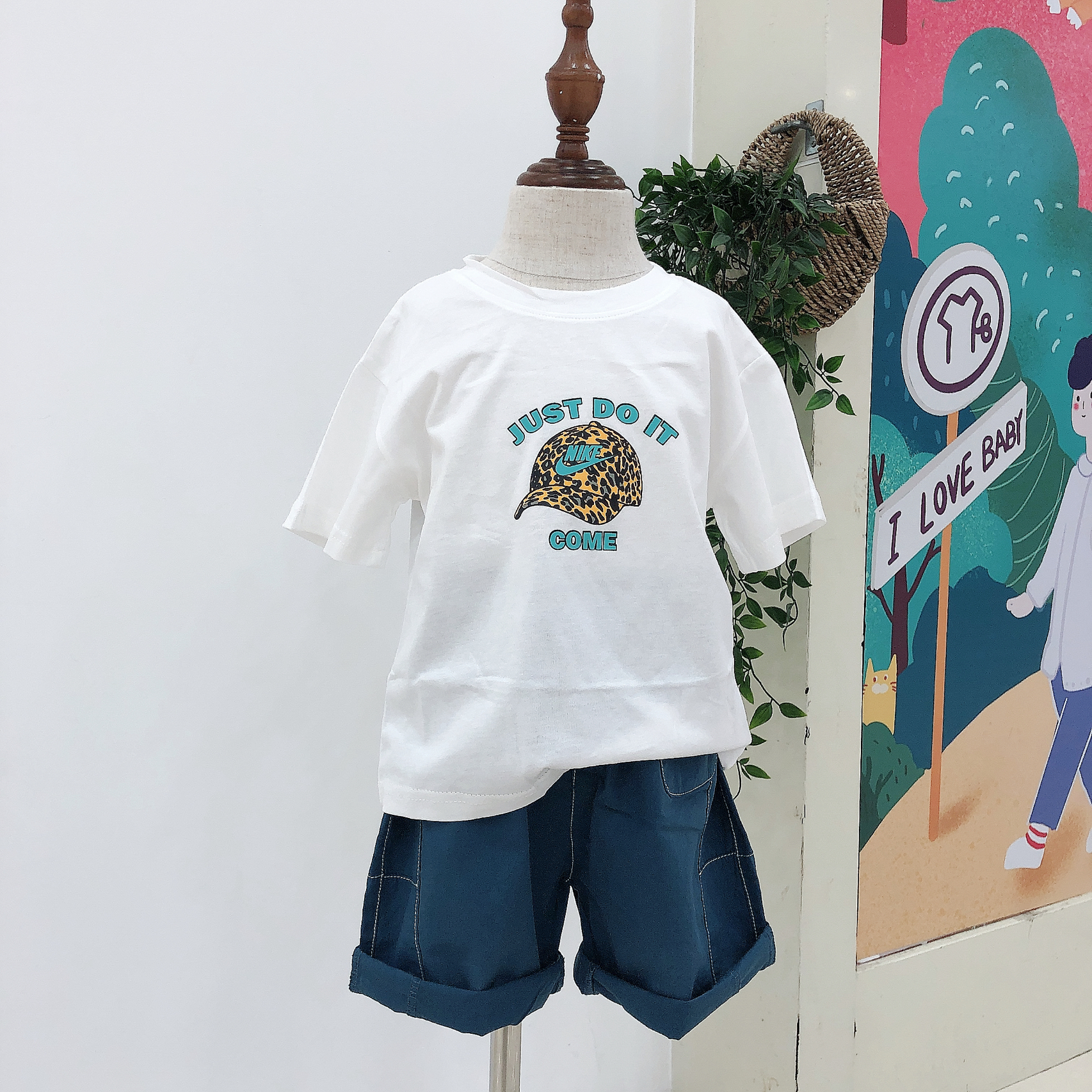 最新款童裝,友誼色彩,溫馨陪伴的童真時光