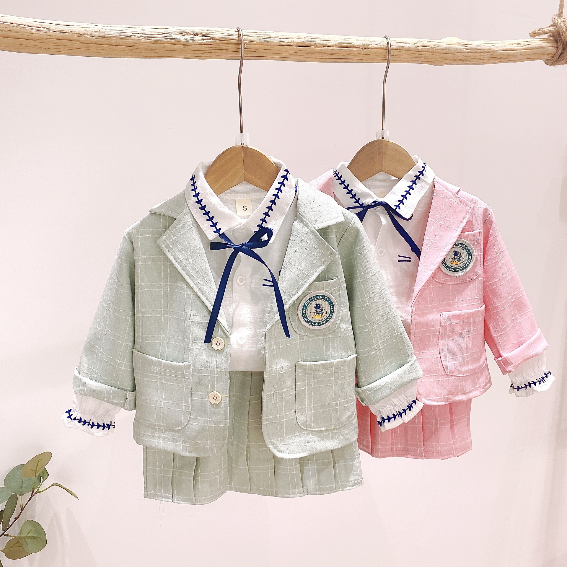 最新款童裝,友誼色彩,溫馨陪伴的童真時光