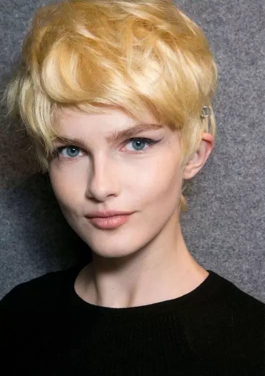 拉文最新發型，變化的力量，展現自信與成就感的源泉