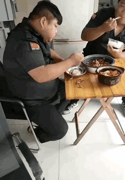 極品小保安的逆襲,學(xué)習(xí)成長(zhǎng)與自信成就之路