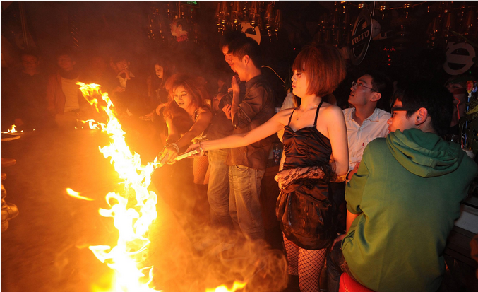 光影交織的時代傳奇，彌漫之夜2025最新款重磅發布