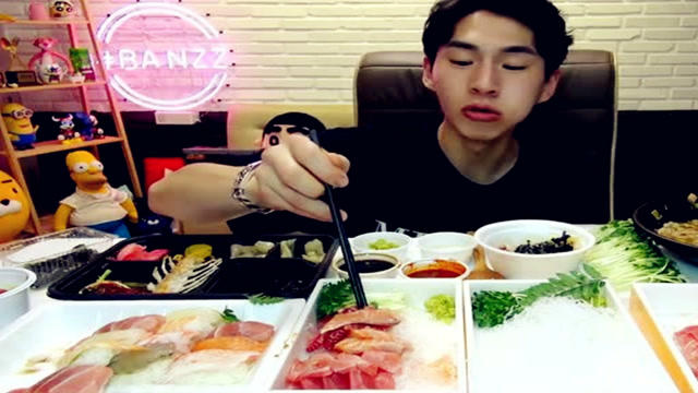 奔馳小哥最新吃播探索自然美景，尋找內心平靜之旅