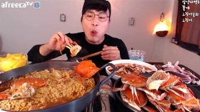 奔馳小哥最新吃播探索自然美景,尋找內(nèi)心平靜之旅