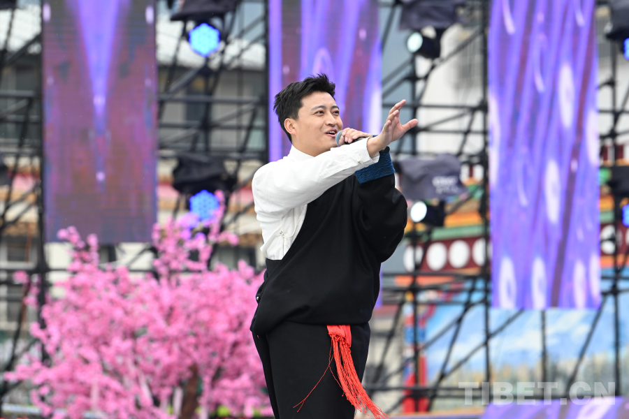 羅布桑珠最新歌曲，音樂之旅的璀璨明珠亮相舞臺(tái)