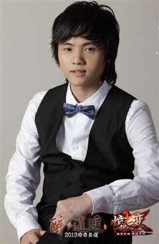 洛家俊與封蕭蕭最新科技產品介紹,智能生活的璀璨新星