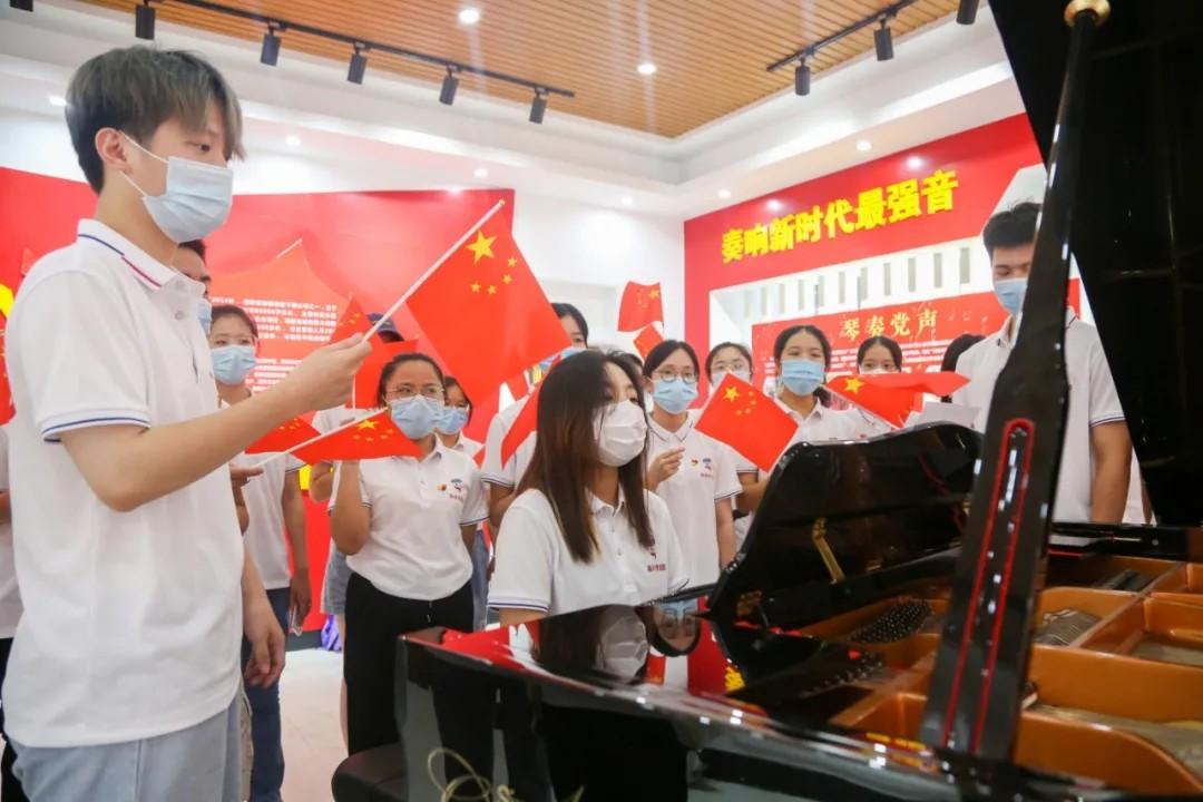 2025最新網(wǎng)絡(luò)紅歌，學(xué)習(xí)變化，自信成就未來，唱響勵(lì)志之歌的時(shí)代旋律