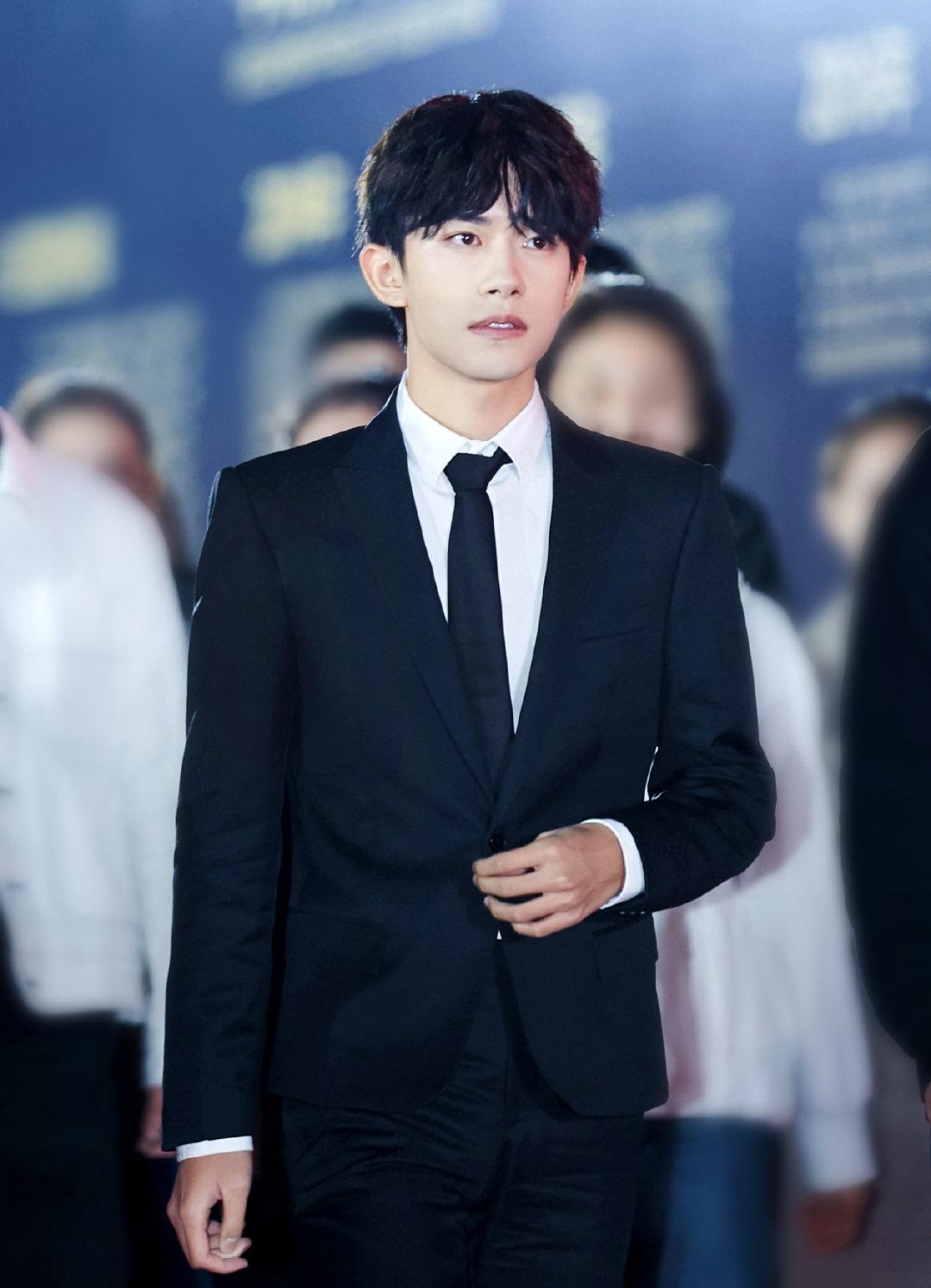 易烊千璽最新資訊,獲取最新動態(tài)與技能學(xué)習(xí)的方法全解析