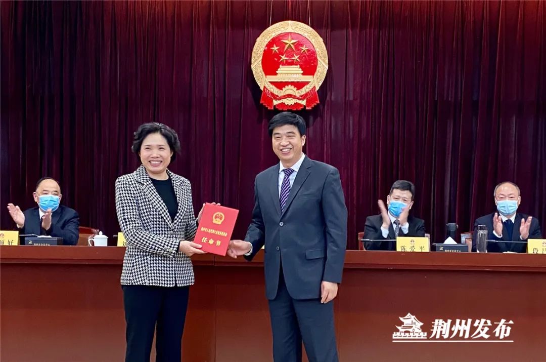 荊州市新任局長(zhǎng)引領(lǐng)科技革新,打造智慧城市標(biāo)桿