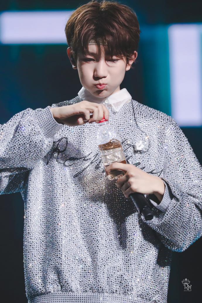 王源最新高清照片曝光,絕美瞬間一網(wǎng)打盡!