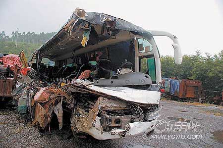 大客車車禍最新動態,事故原因、救援進展及預防措施全解析
